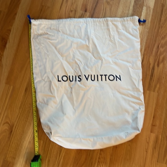 Louis Vuitton Canvas Sack & Box - Picture 2 of 8